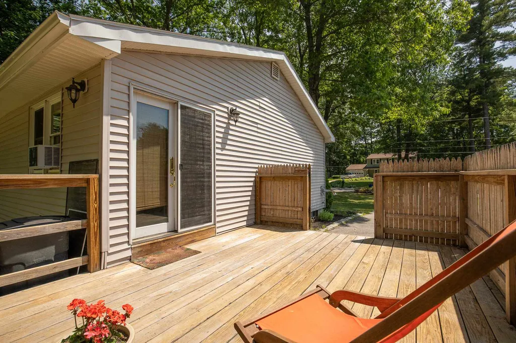 8 Clara Street Exeter NH 03833