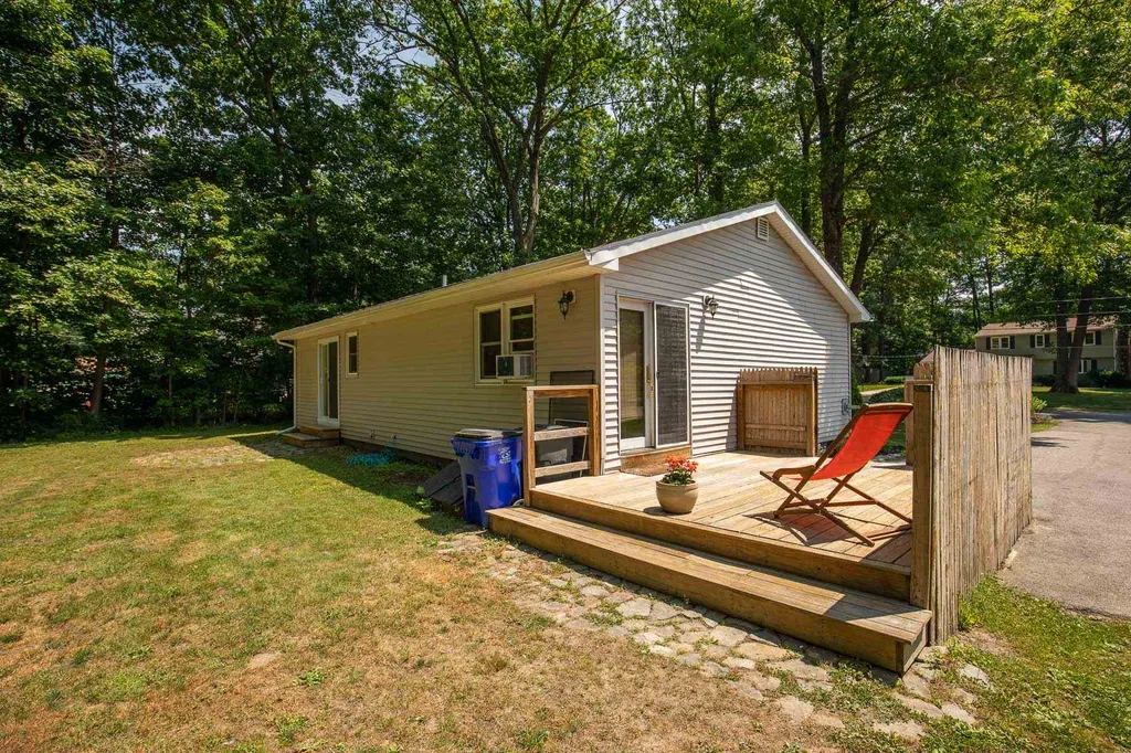 8 Clara Street Exeter NH 03833