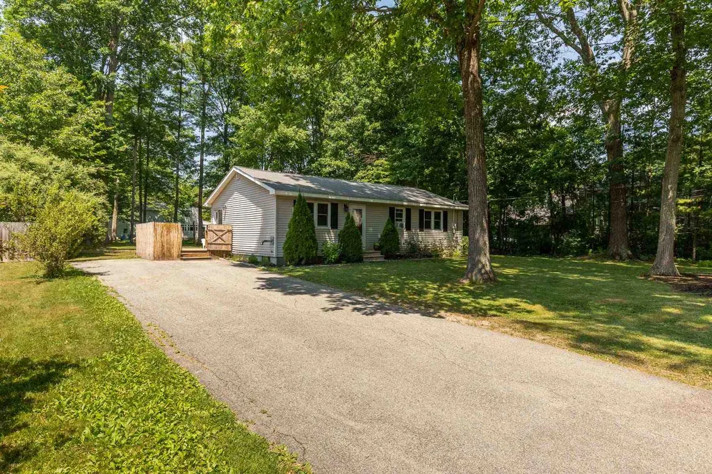 8 Clara Street Exeter NH 03833