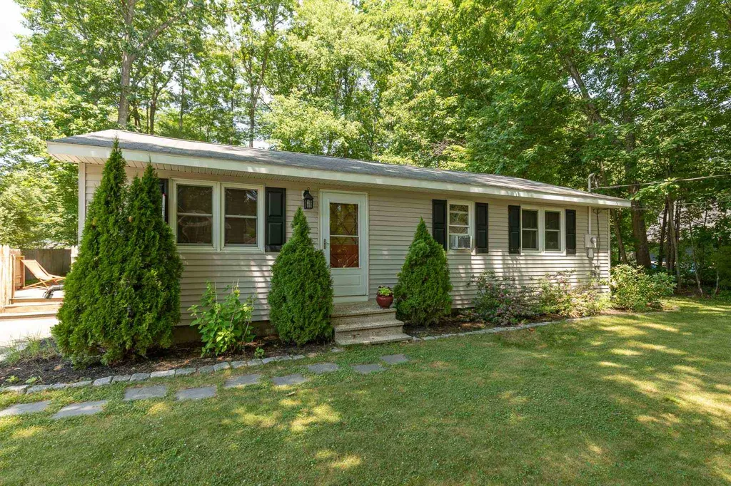 8 Clara Street Exeter NH 03833