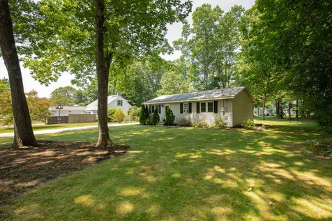 8 Clara Street Exeter NH 03833