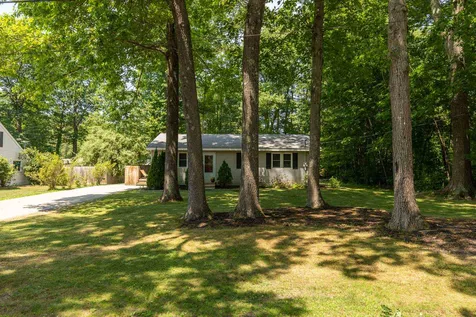 8 Clara Street Exeter NH 03833