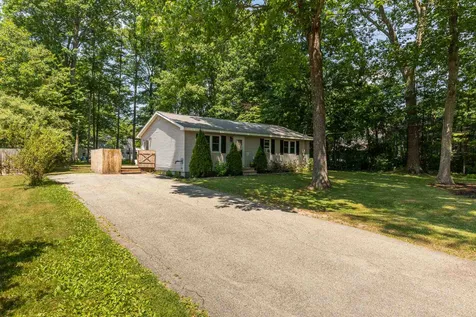 8 Clara Street Exeter NH 03833