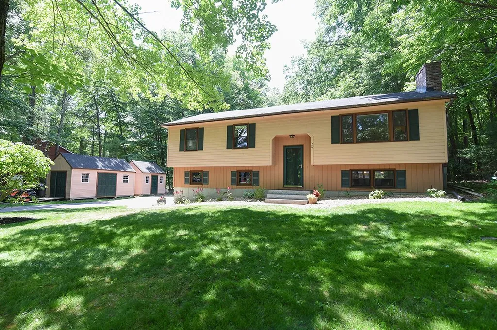 26 Wentworth Lane Derry NH 03038