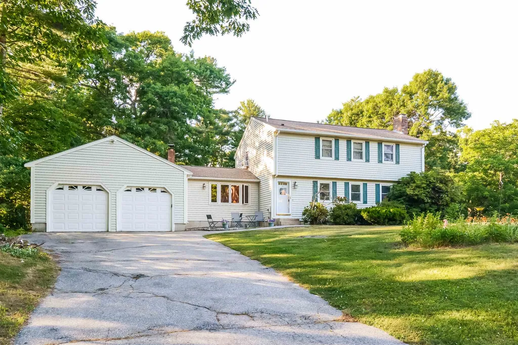 7 Falcon Drive Pelham NH 03076