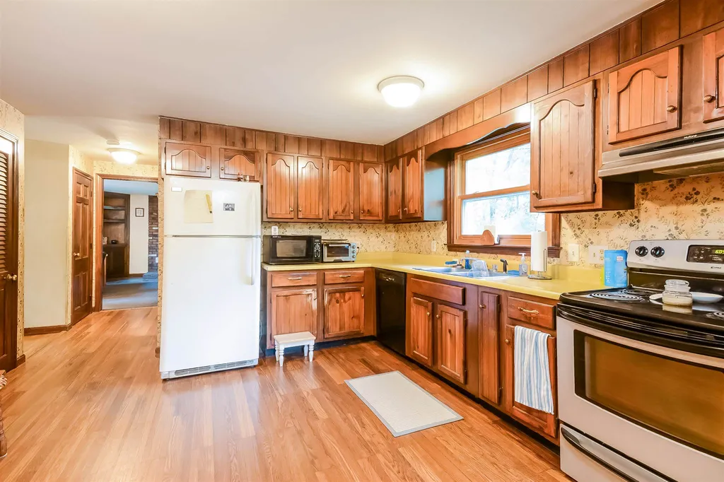 7 Falcon Drive Pelham NH 03076