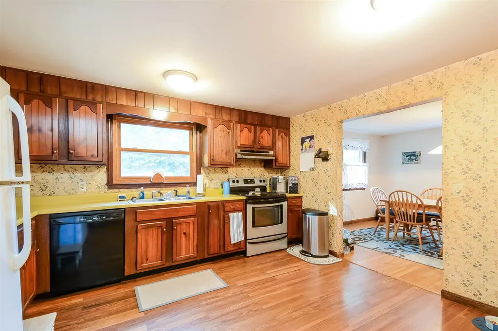 7 Falcon Drive Pelham NH 03076