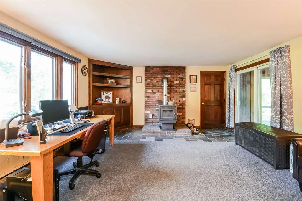 7 Falcon Drive Pelham NH 03076