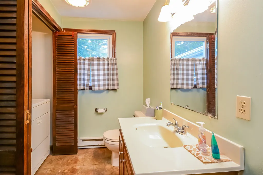 7 Falcon Drive Pelham NH 03076