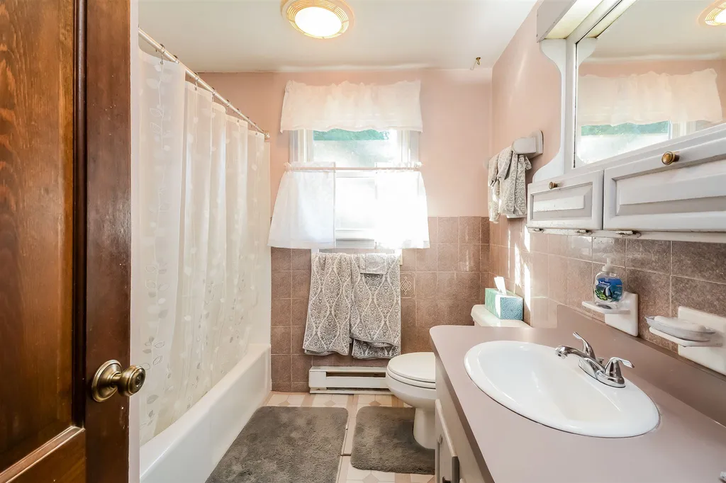 7 Falcon Drive Pelham NH 03076