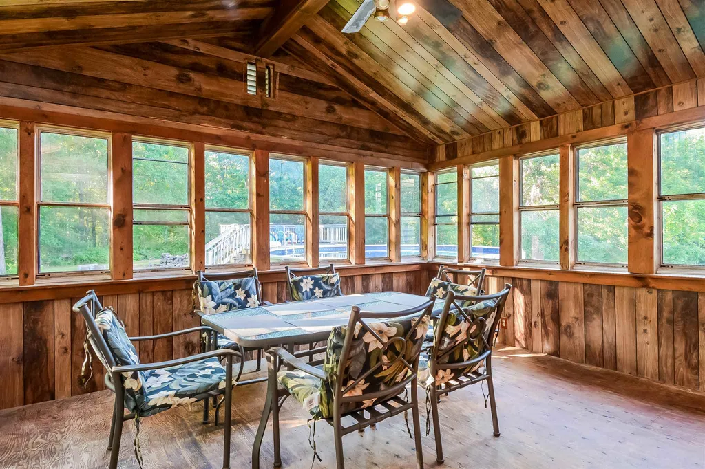 7 Falcon Drive Pelham NH 03076