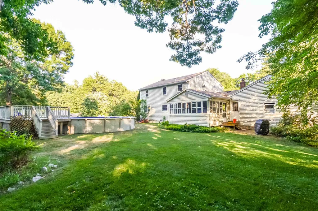 7 Falcon Drive Pelham NH 03076