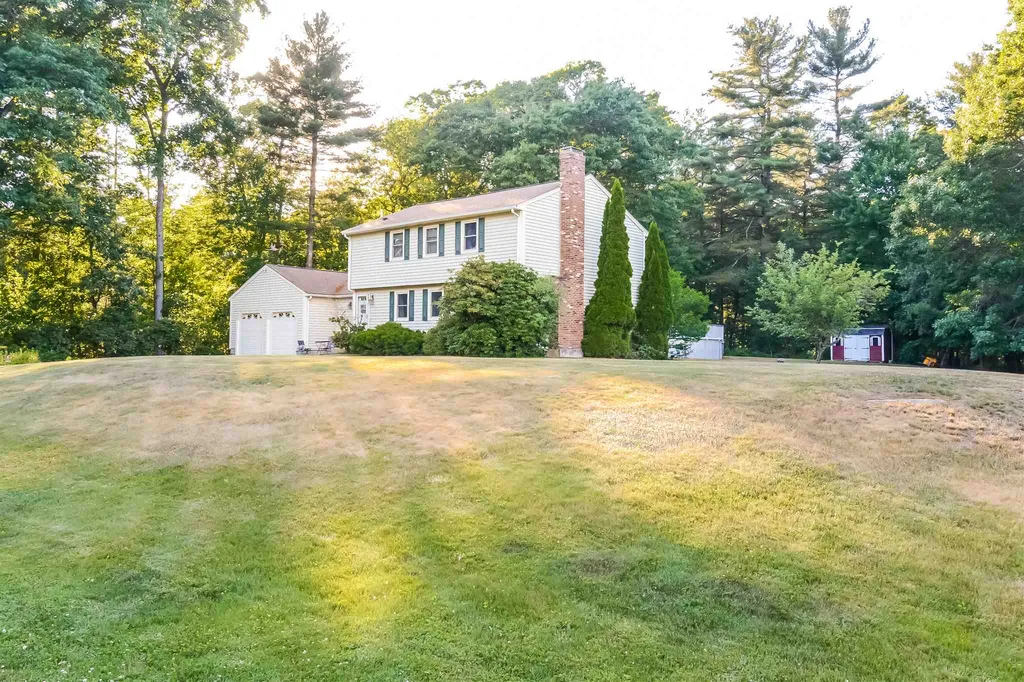 7 Falcon Drive Pelham NH 03076