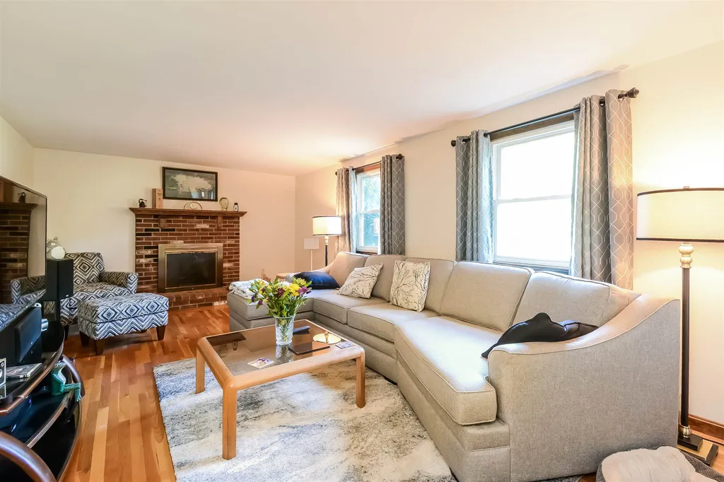 7 Falcon Drive Pelham NH 03076
