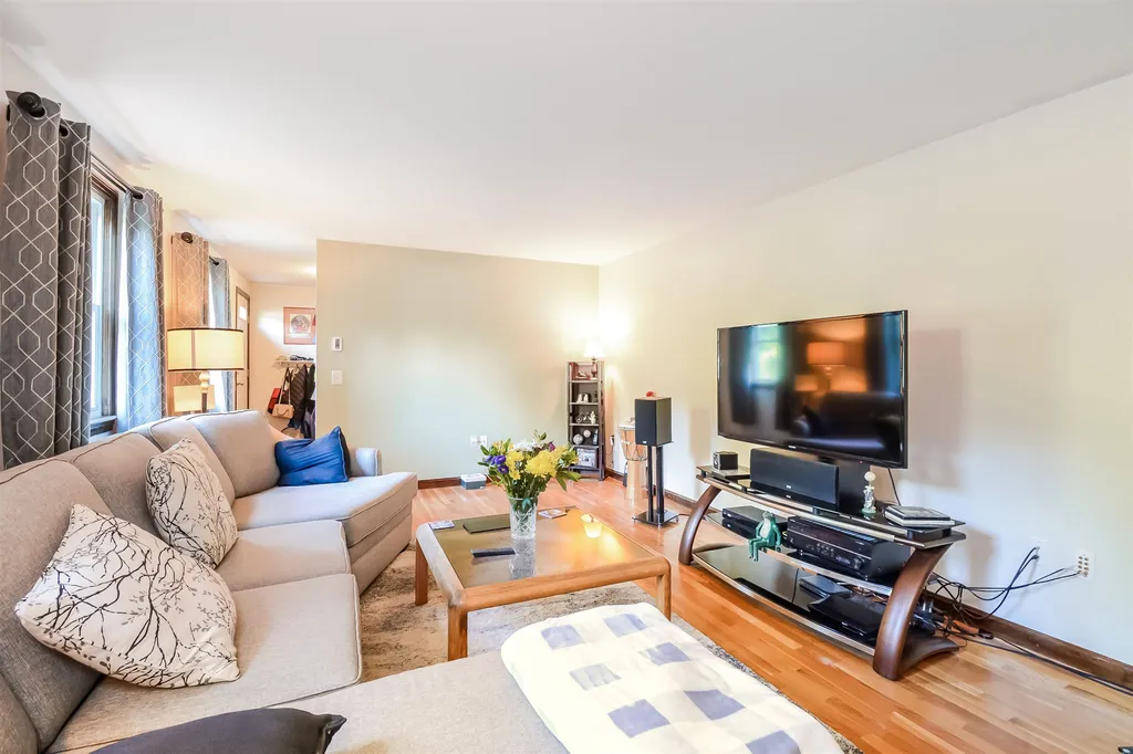 7 Falcon Drive Pelham NH 03076