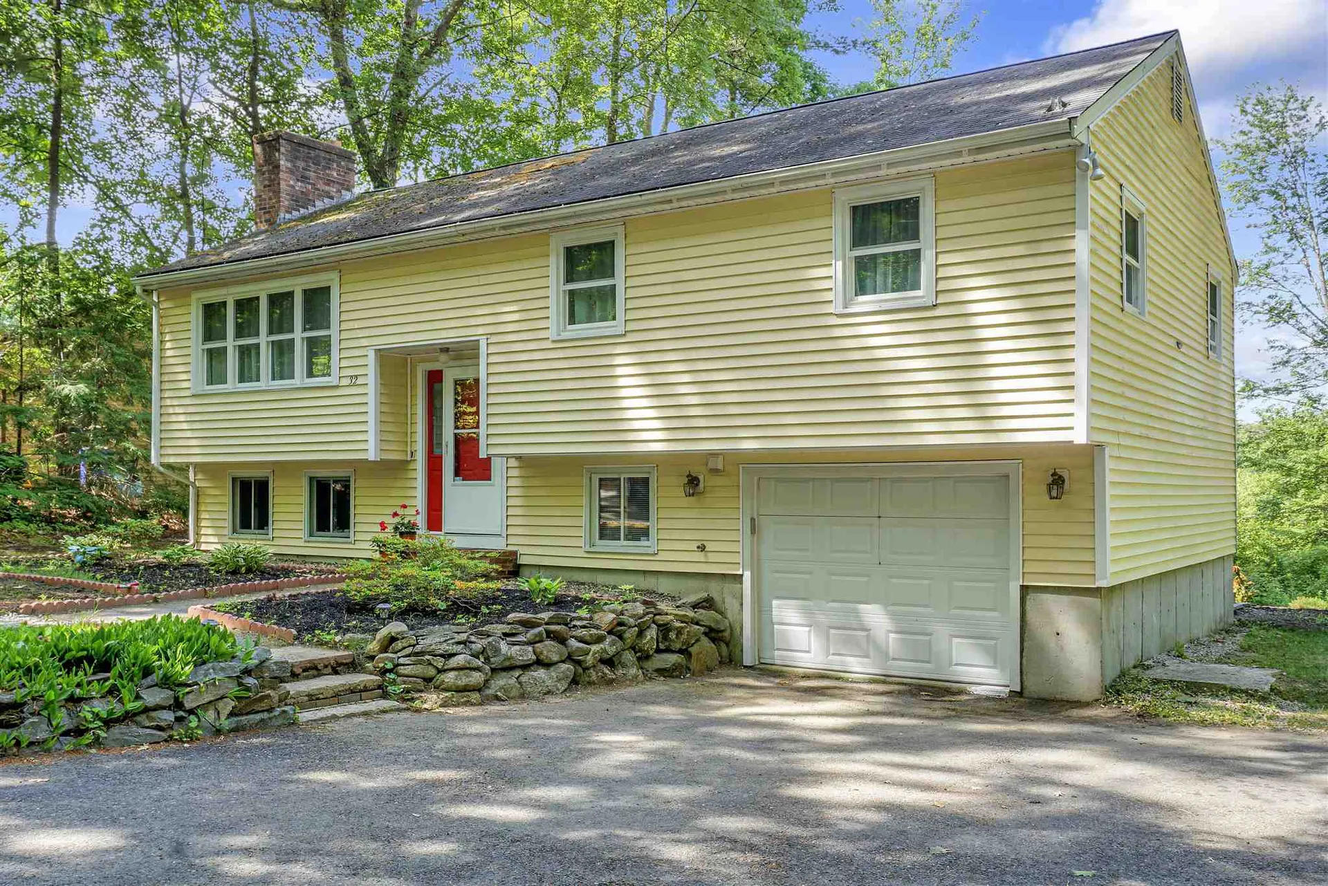 32 Hall Road Londonderry NH 03053