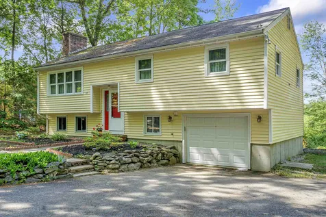 32 Hall Road Londonderry NH 03053