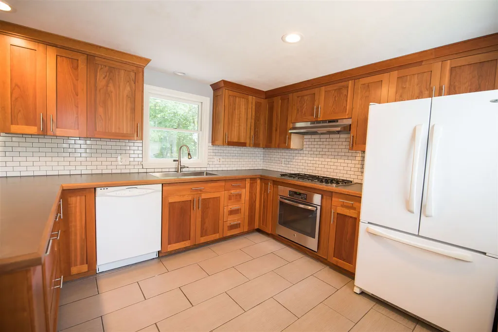 11 Brookfield Drive Rochester NH 03867
