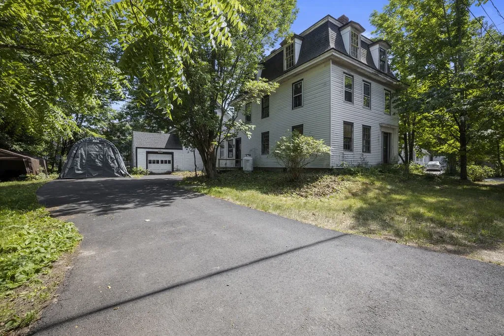36 Pleasant Street Farmington NH 03835