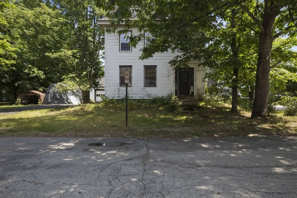 36 Pleasant Street Farmington NH 03835