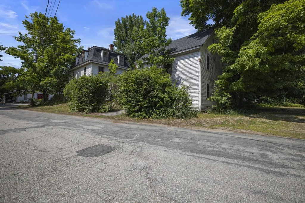 36 Pleasant Street Farmington NH 03835
