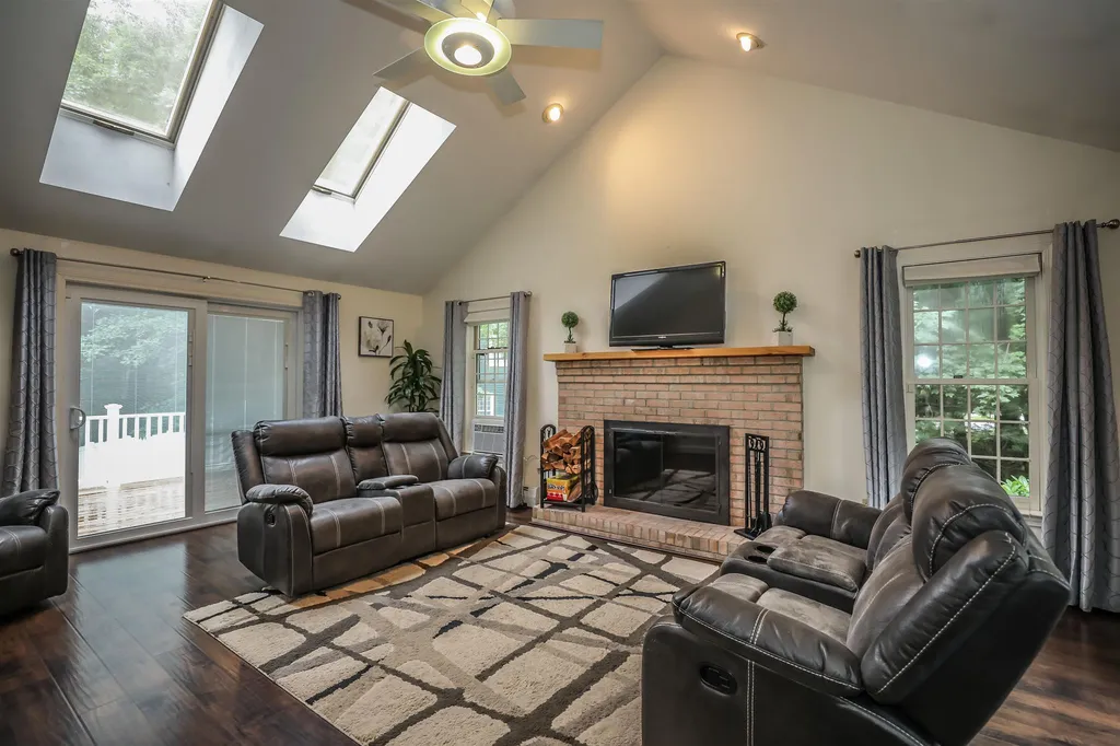 16 Buttonwood Drive Derry NH 03038