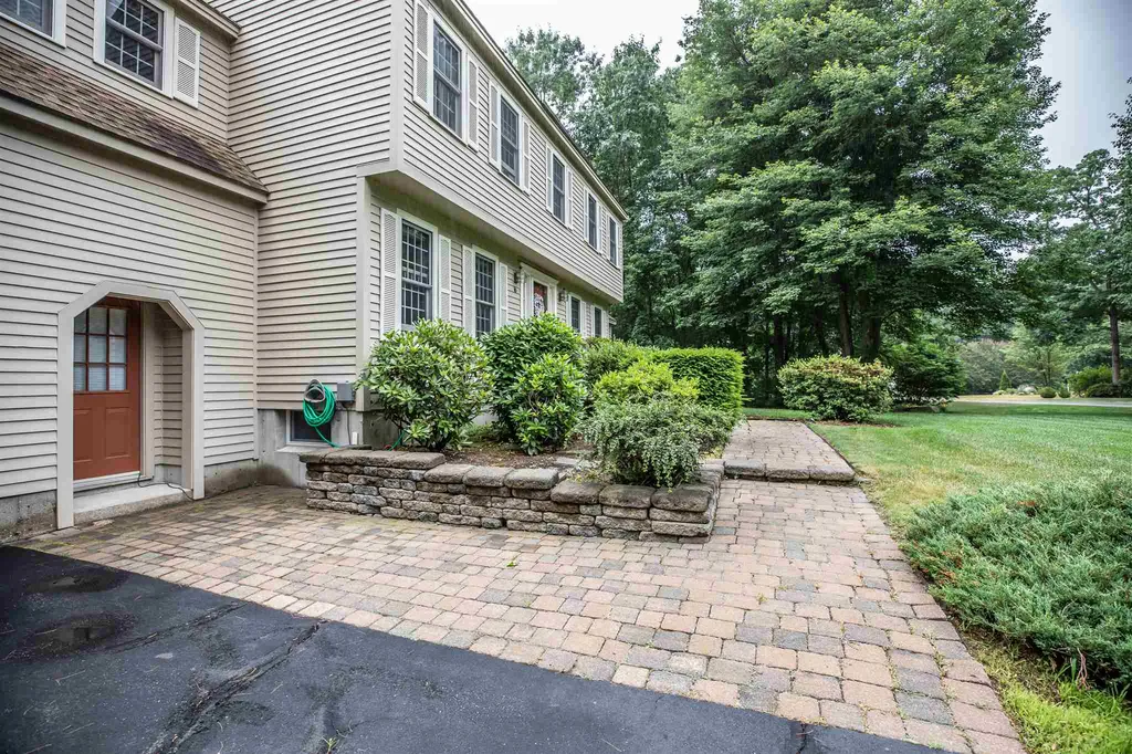 16 Buttonwood Drive Derry NH 03038