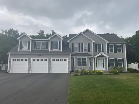 25 Stirling Avenue Hooksett NH 03106