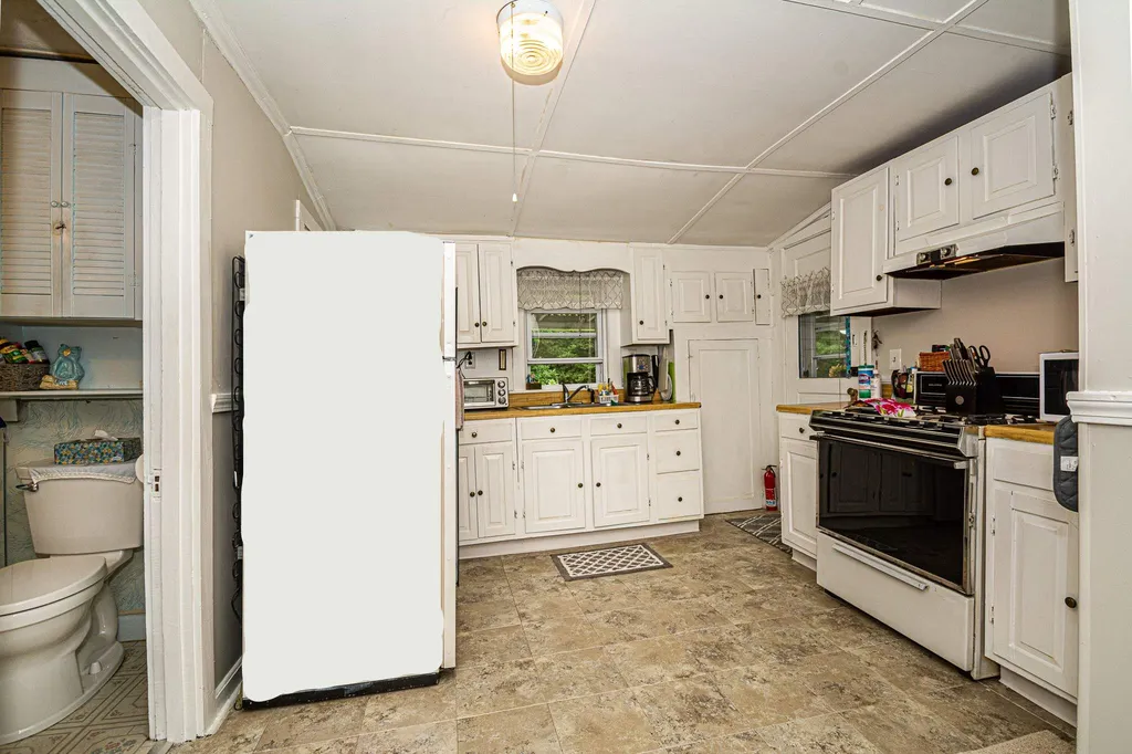 15 Atkinson Road Salem NH 03079-1803
