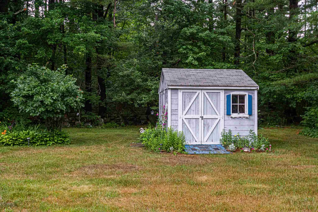 15 Atkinson Road Salem NH 03079-1803