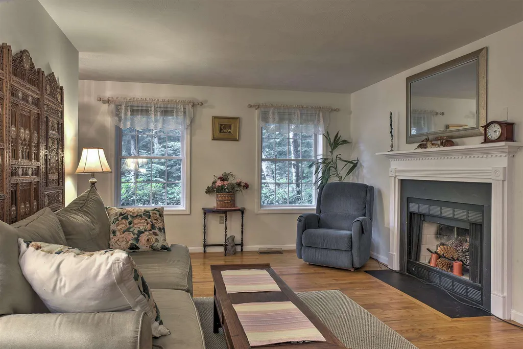 27 Meetinghouse Road Keene NH 03431