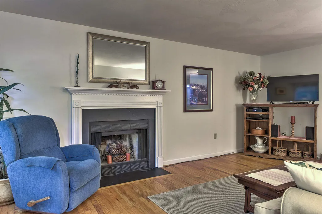 27 Meetinghouse Road Keene NH 03431