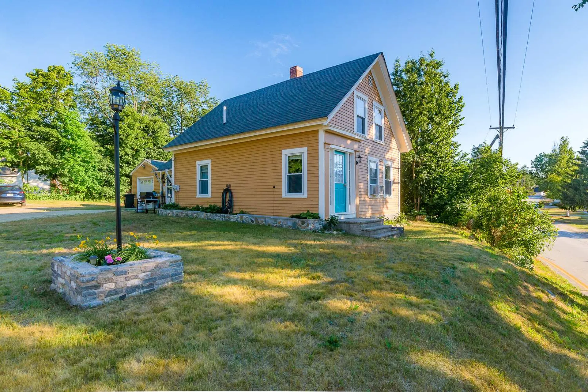 10 Old Manchester Road Raymond NH 03077
