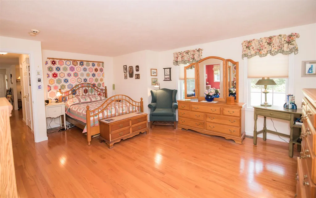 23 Saint John Lane Hampstead NH 03841