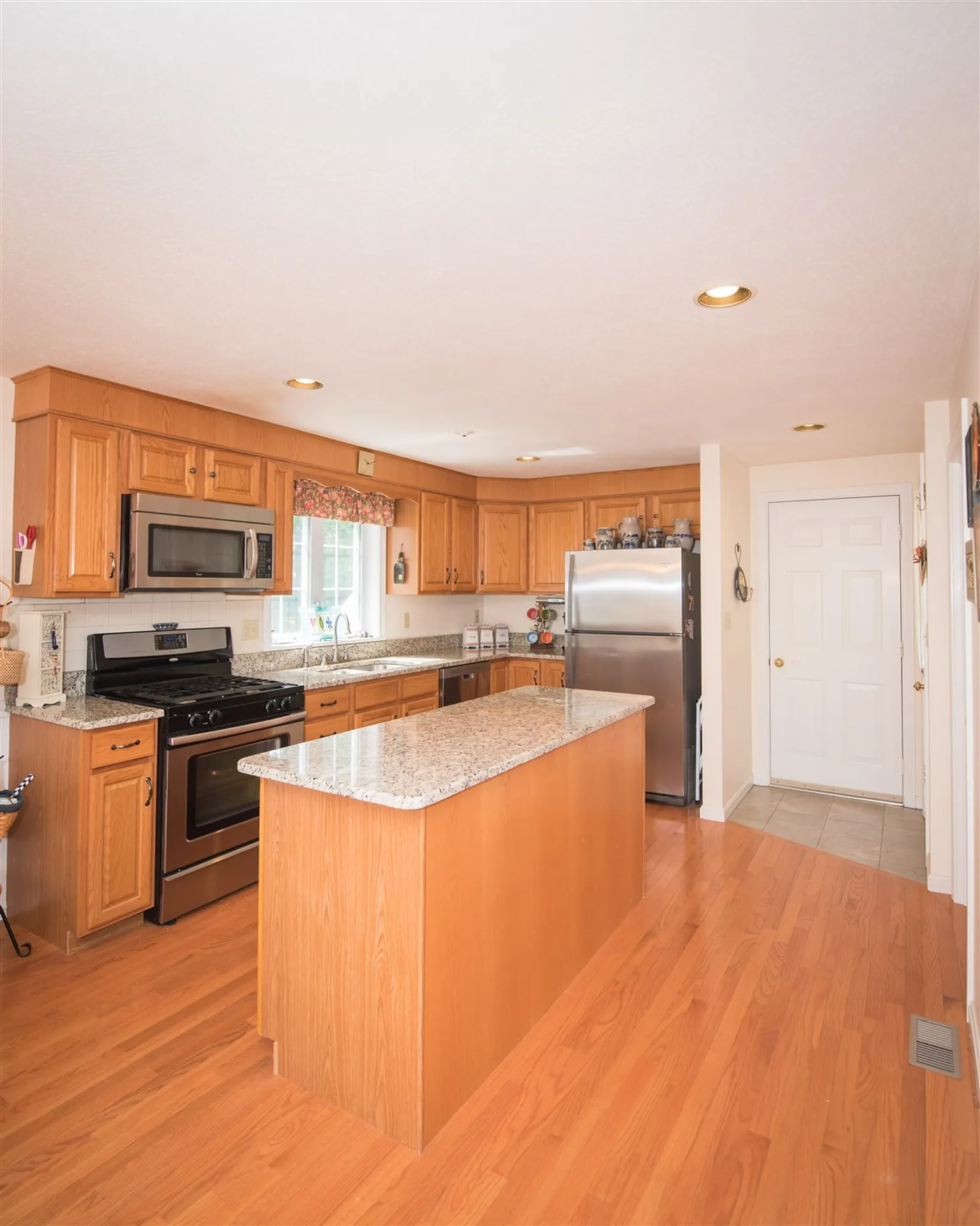 23 Saint John Lane Hampstead NH 03841