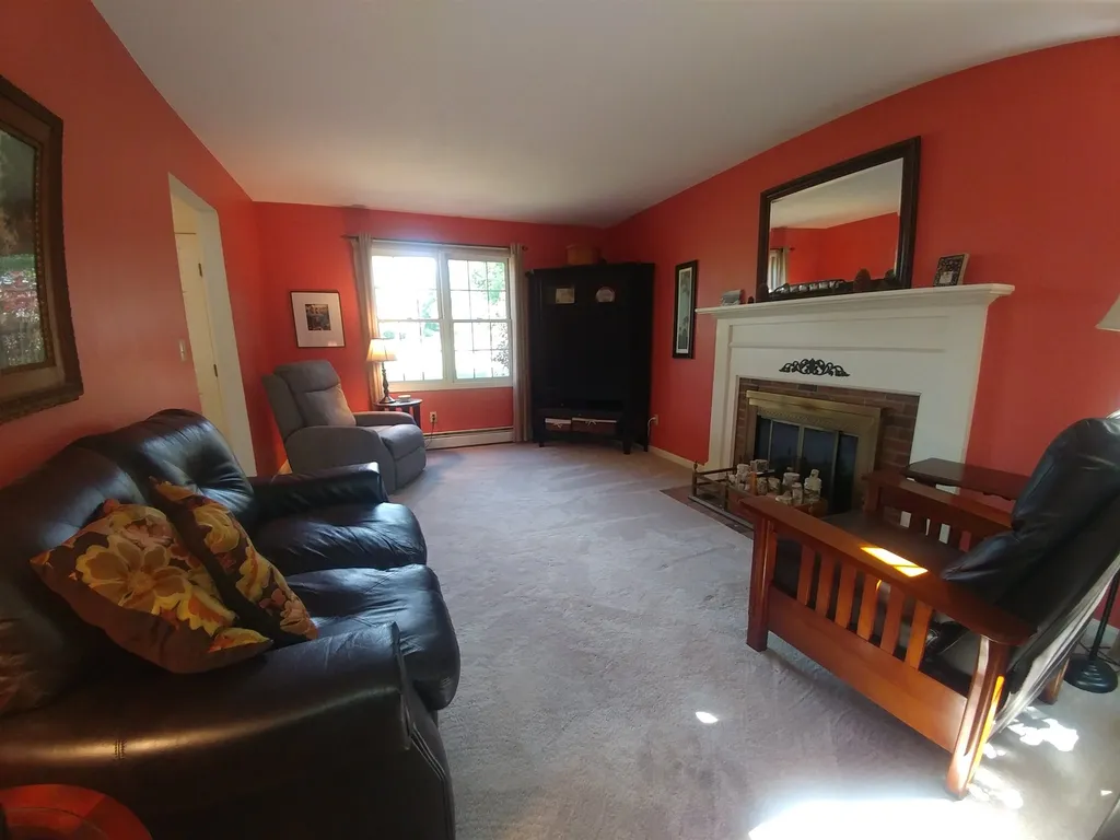 5 Robin Lane East Kingston NH 03827