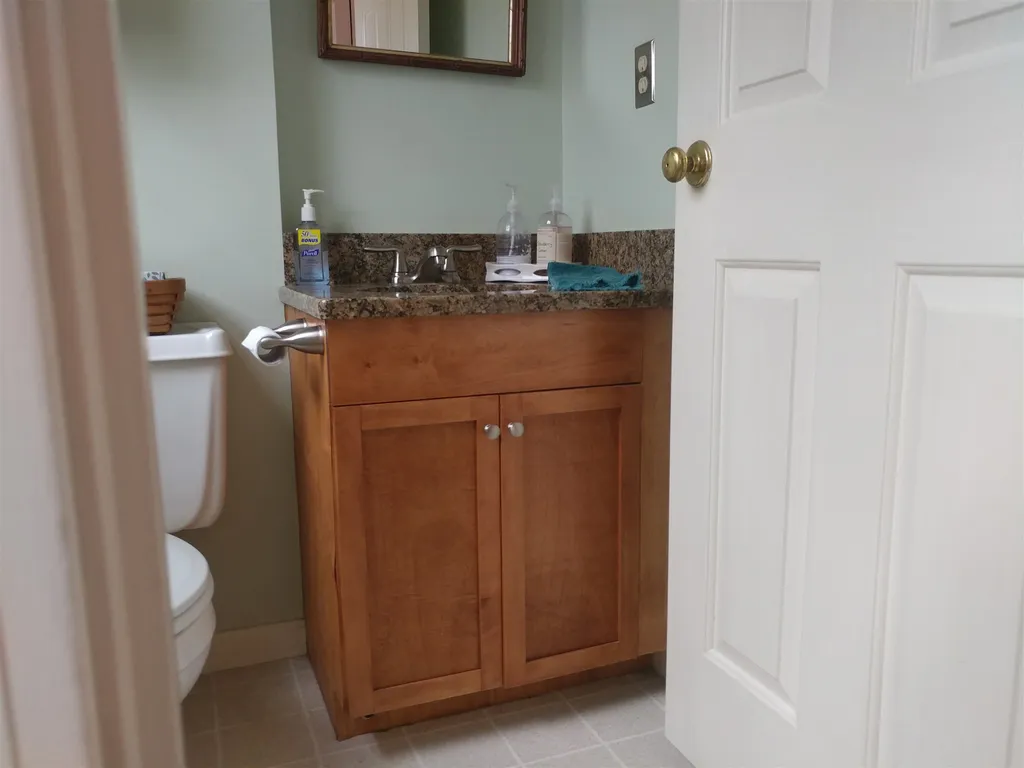 5 Robin Lane East Kingston NH 03827