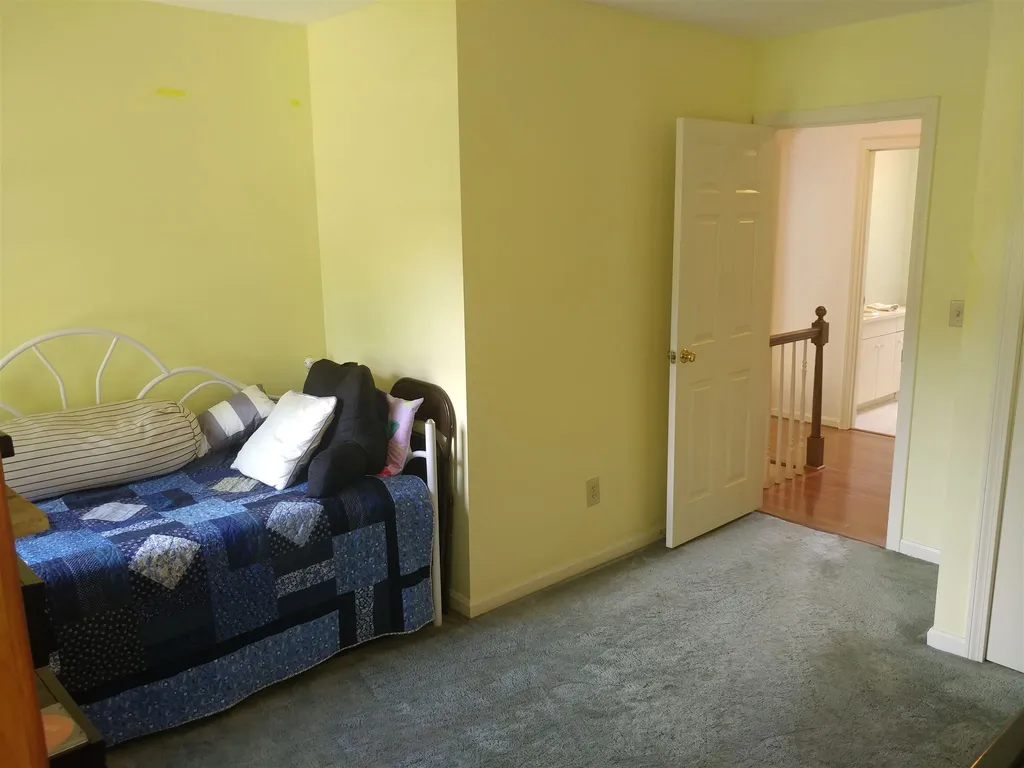 5 Robin Lane East Kingston NH 03827