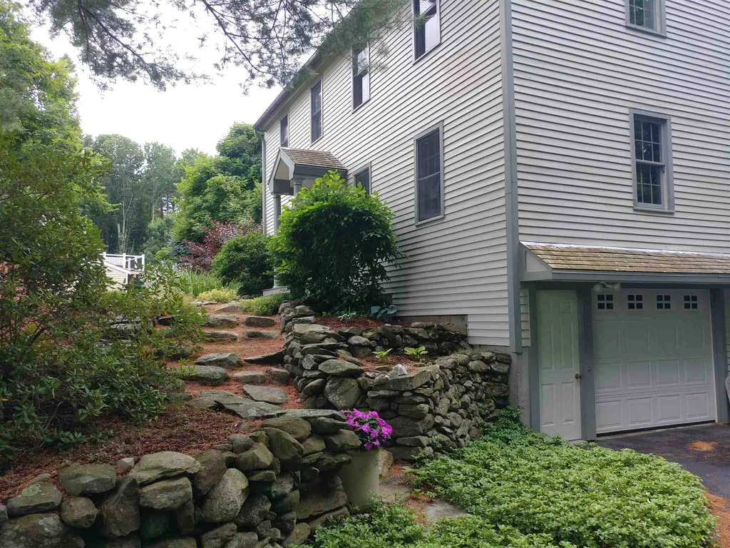 5 Robin Lane East Kingston NH 03827