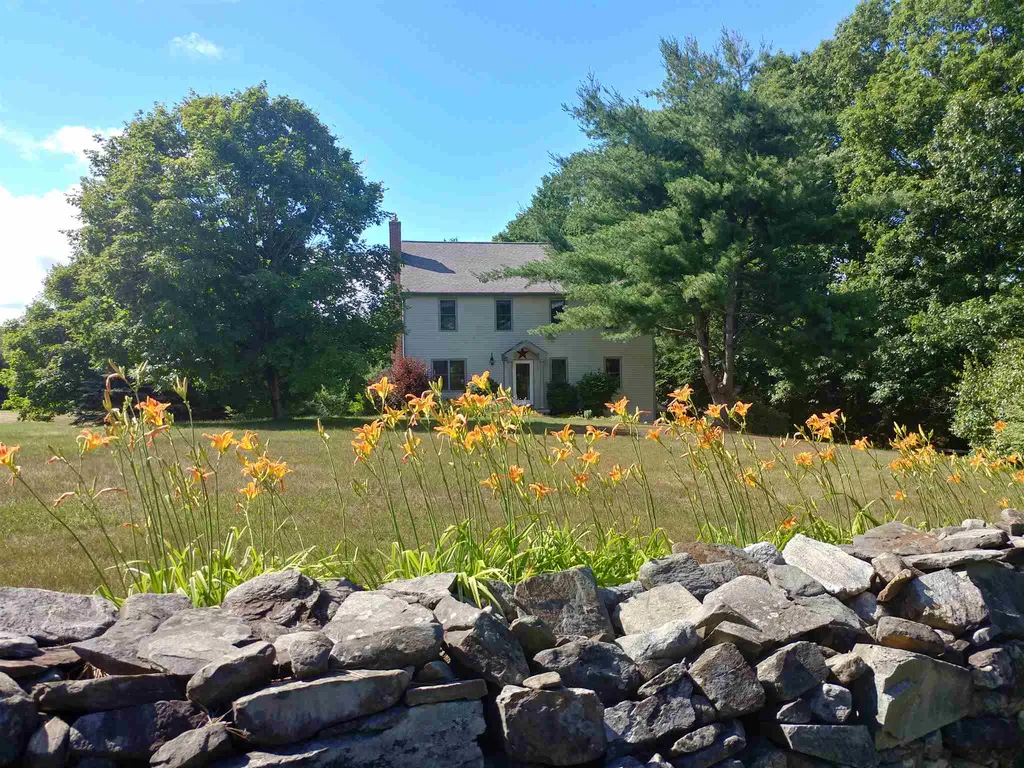 5 Robin Lane East Kingston NH 03827
