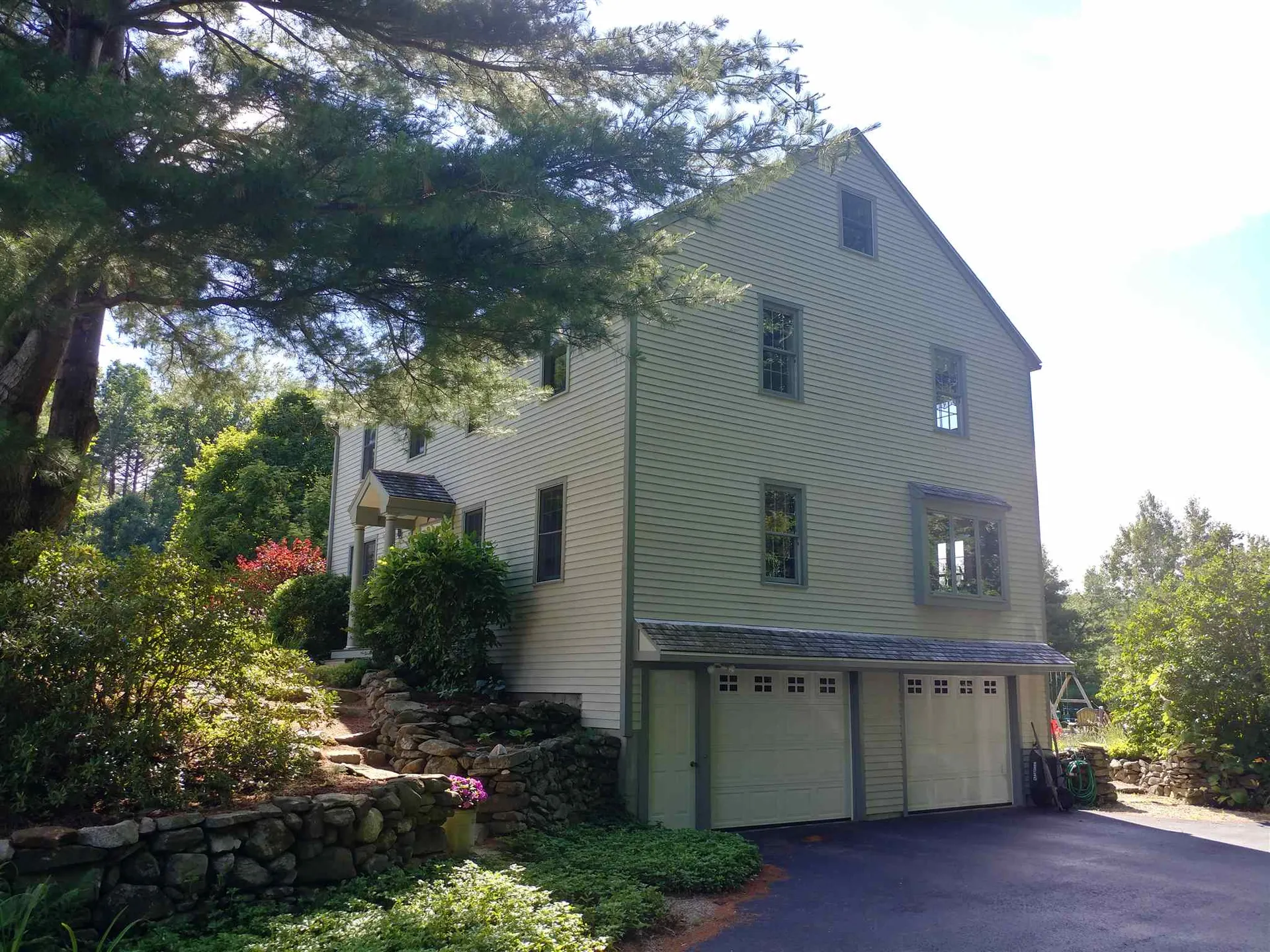 5 Robin Lane East Kingston NH 03827