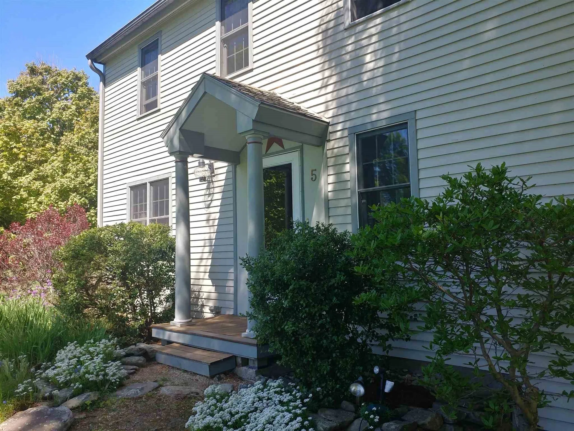 5 Robin Lane East Kingston NH 03827