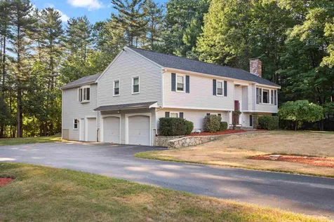 17 Skylark Drive Derry NH 03038