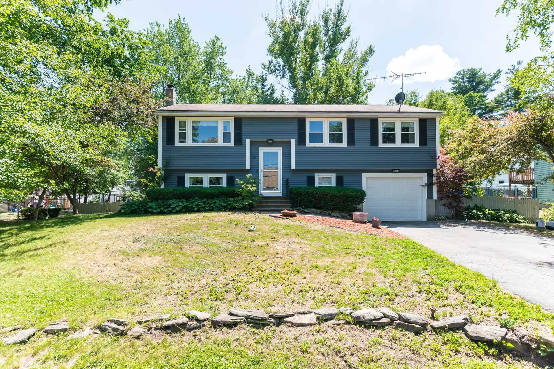 10 Pell Avenue Nashua NH 03060