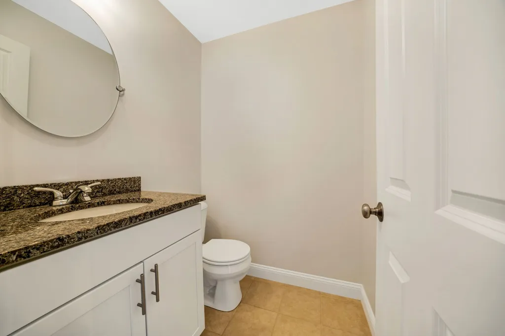 1 Kinsley Drive Newton NH 03858