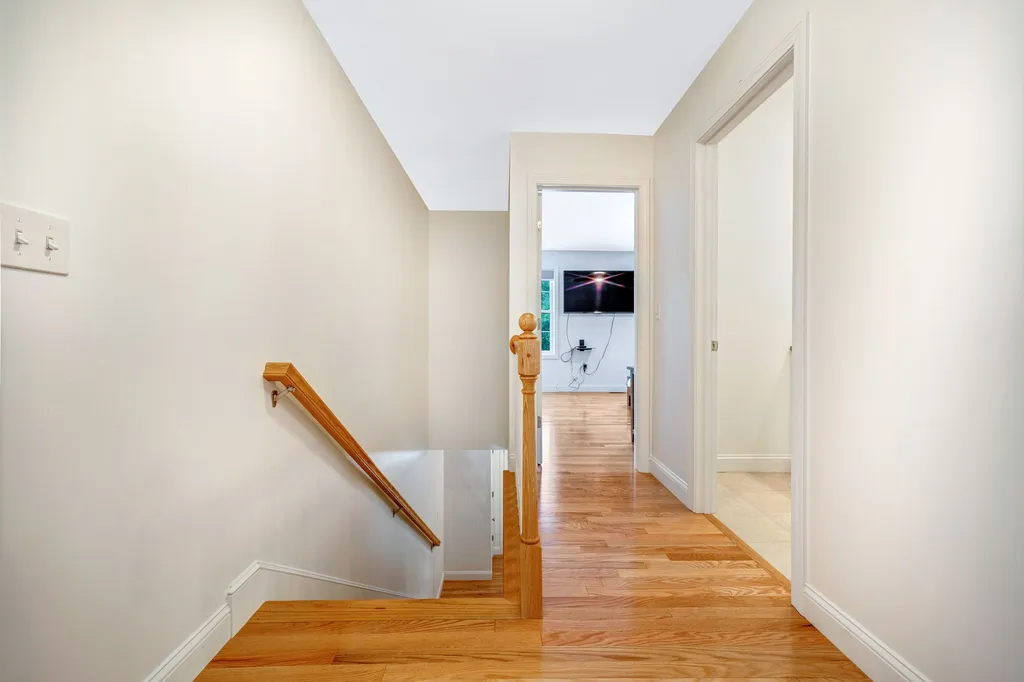 1 Kinsley Drive Newton NH 03858