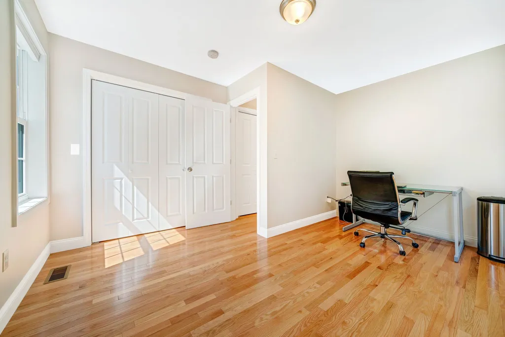 1 Kinsley Drive Newton NH 03858