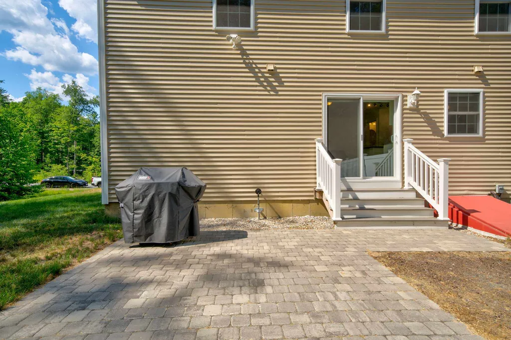 1 Kinsley Drive Newton NH 03858