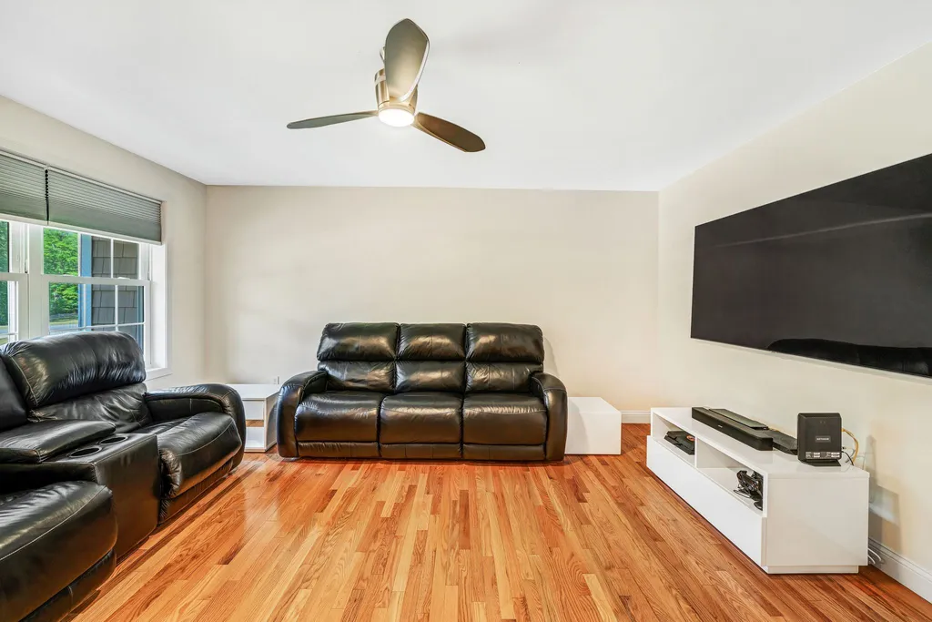 1 Kinsley Drive Newton NH 03858