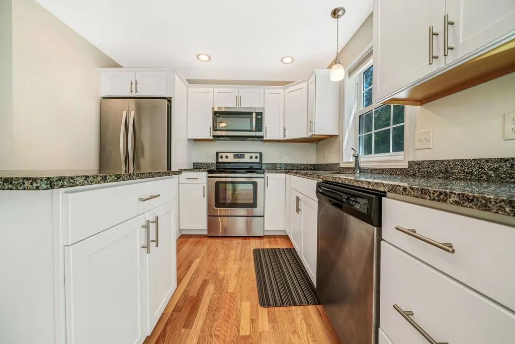 1 Kinsley Drive Newton NH 03858
